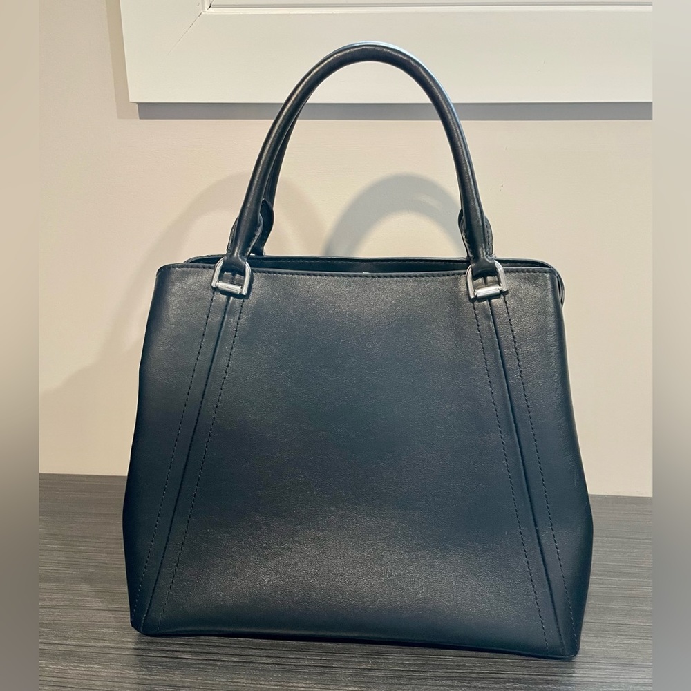 Black leather Michael Kors handbag - Picture 3 of 8